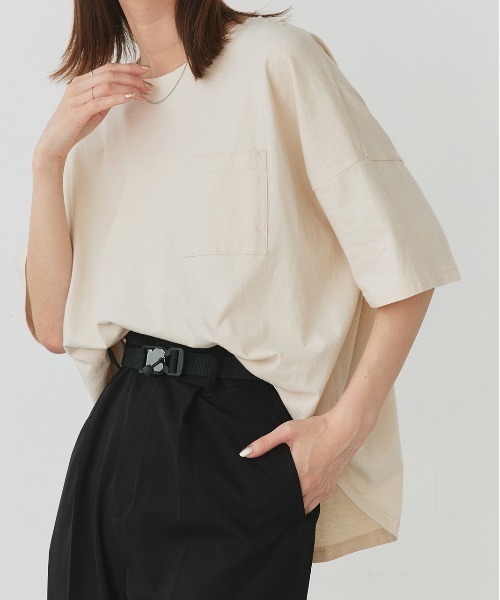 ad thie（アドティエ）の「ポケット付き Tシャツ（Tシャツ/カットソー・レディース・ブルー/モカ/アイボリー/ライトグリーン/レッド/ベージュ/オフホワイト/ブラック/チャコール/イエロー/パープル/ブラウン/オリーブ・FREE）」の21枚目の写真