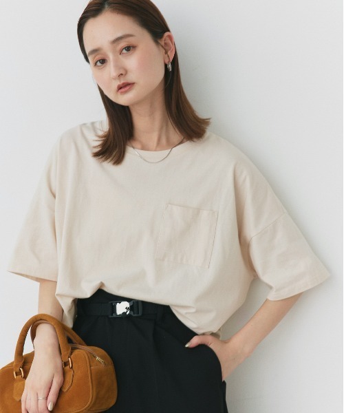 ad thie（アドティエ）の「ポケット付き Tシャツ（Tシャツ/カットソー・レディース・ブルー/モカ/アイボリー/ライトグリーン/レッド/ベージュ/オフホワイト/ブラック/チャコール/イエロー/パープル/ブラウン/オリーブ・FREE）」の22枚目の写真
