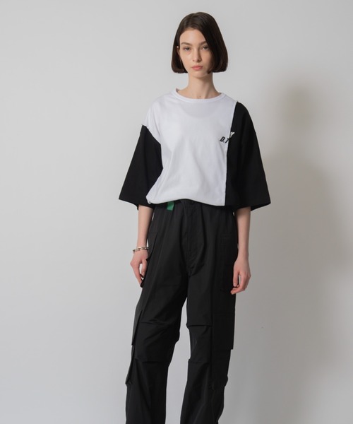 D.TT.K(ディティーティーケー)の「【ユニセックスアイテム】RE-BUILED T-SHIRTS オーバーサイズ ルーズシルエット 再構築 Tシャツ(Tシャツ/カットソー・メンズ・ホワイト/ブラック・FREE)」の4枚目の写真