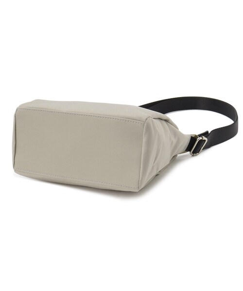 SHOO・LA・RUE（シューラルー）の「◆【撥水】スクエア多ポケットショルダーバッグ（ショルダーバッグ・レディース・グレー/オレンジ/ブラック/キャメル・00）」の17枚目の写真