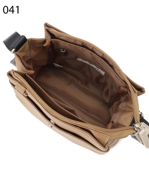 SHOO・LA・RUE（シューラルー）の「◆【撥水】スクエア多ポケットショルダーバッグ（ショルダーバッグ・レディース・グレー/オレンジ/ブラック/キャメル・00）」の8枚目の写真