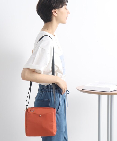 SHOO・LA・RUE（シューラルー）の「◆【撥水】スクエア多ポケットショルダーバッグ（ショルダーバッグ・レディース・グレー/オレンジ/ブラック/キャメル・00）」の16枚目の写真