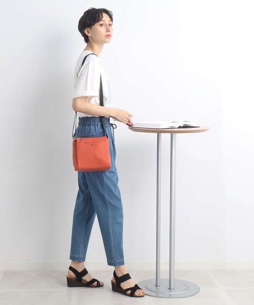 SHOO・LA・RUE（シューラルー）の「◆【撥水】スクエア多ポケットショルダーバッグ（ショルダーバッグ・レディース・グレー/オレンジ/ブラック/キャメル・00）」の11枚目の写真