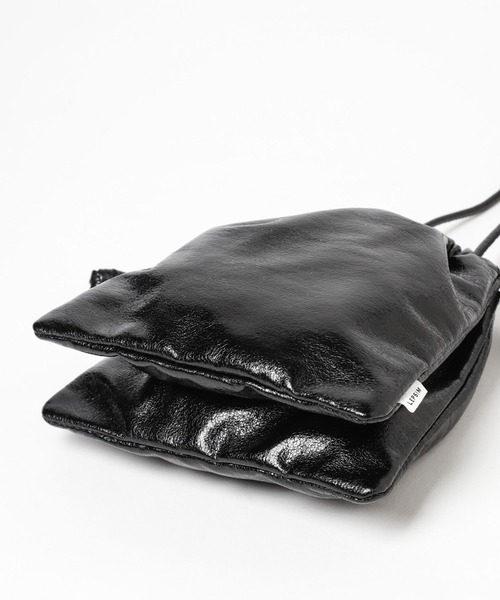 LEPSIM（レプシィム）の「メタリック巾着バッグ　904474（ハンドバッグ・レディース・ゴールド/シルバー/ブラック・ONE SIZE）」の15枚目の写真