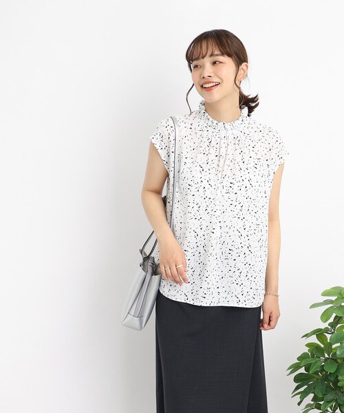 DRESKIP(ドレスキップ)の「◆スタンドフリルで大人フェミニン ストーン柄ブラウス(シャツ/ブラウス・レディース・ホワイト系3/ブラック系/ライトイエロー系1・02/04/03)」の5枚目の写真
