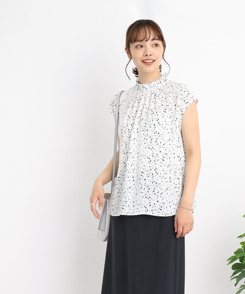 DRESKIP(ドレスキップ)の「◆スタンドフリルで大人フェミニン ストーン柄ブラウス(シャツ/ブラウス・レディース・ホワイト系3/ブラック系/ライトイエロー系1・02/04/03)」の6枚目の写真