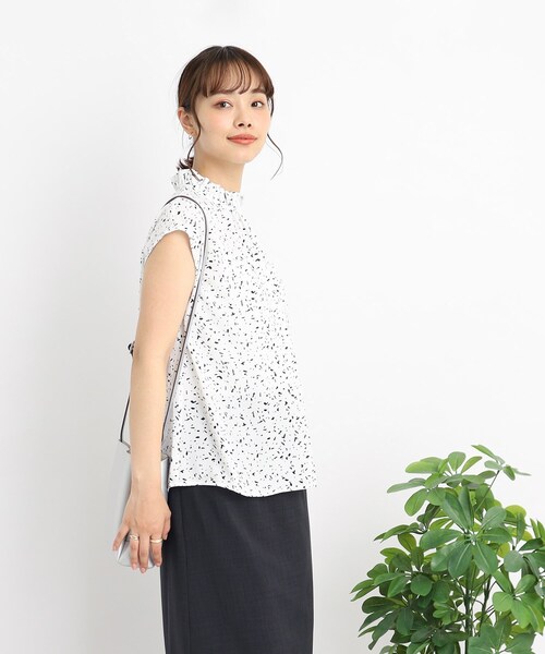 DRESKIP(ドレスキップ)の「◆スタンドフリルで大人フェミニン ストーン柄ブラウス(シャツ/ブラウス・レディース・ホワイト系3/ブラック系/ライトイエロー系1・02/04/03)」の7枚目の写真