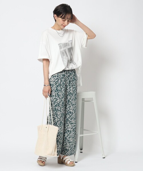 SHOO・LA・RUE（シューラルー）の「◆大人な小花柄 イージーパンツ（その他パンツ・レディース・グリーン系その他5/ブラック系6・02/03/04）」の5枚目の写真