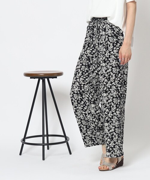 SHOO・LA・RUE（シューラルー）の「◆大人な小花柄 イージーパンツ（その他パンツ・レディース・グリーン系その他5/ブラック系6・02/03/04）」の16枚目の写真