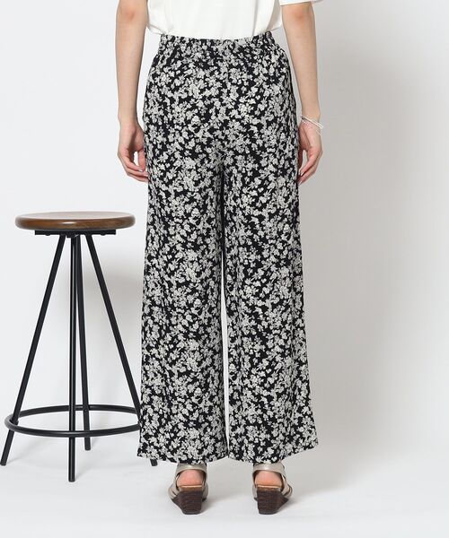 SHOO・LA・RUE（シューラルー）の「◆大人な小花柄 イージーパンツ（その他パンツ・レディース・グリーン系その他5/ブラック系6・02/03/04）」の17枚目の写真