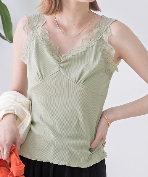 ad thie（アドティエ）の「裾メロー・Vネック　レースキャミソール（キャミソール・レディース・カーキ系/モカ/ベージュ/サンドベージュ/ベージュ系/ホワイト/アイボリー/ピンクベージュ/グレイッシュベージュ/ライトブルー/ブラック/グレー系・MEDIUM/LARGE）」の10枚目の写真