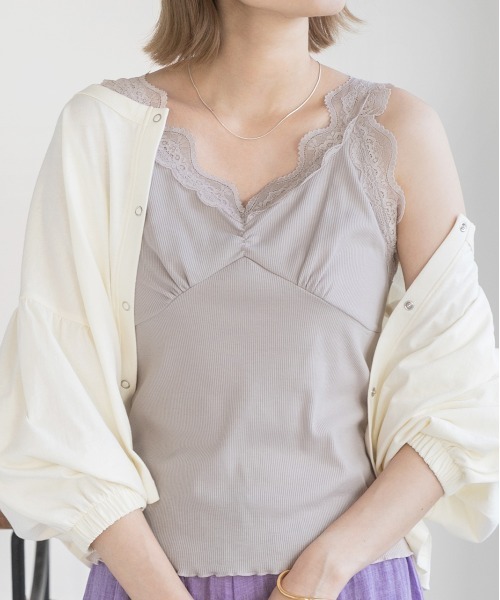 ad thie（アドティエ）の「裾メロー・Vネック　レースキャミソール（キャミソール・レディース・カーキ系/モカ/ベージュ/サンドベージュ/ベージュ系/ホワイト/アイボリー/ピンクベージュ/グレイッシュベージュ/ライトブルー/ブラック/グレー系・MEDIUM/LARGE）」の8枚目の写真
