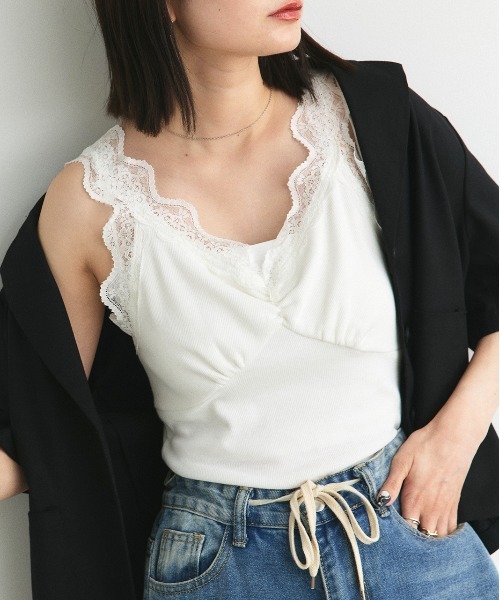 ad thie（アドティエ）の「裾メロー・Vネック　レースキャミソール（キャミソール・レディース・カーキ系/モカ/ベージュ/サンドベージュ/ベージュ系/ホワイト/アイボリー/ピンクベージュ/グレイッシュベージュ/ライトブルー/ブラック/グレー系・MEDIUM/LARGE）」の17枚目の写真