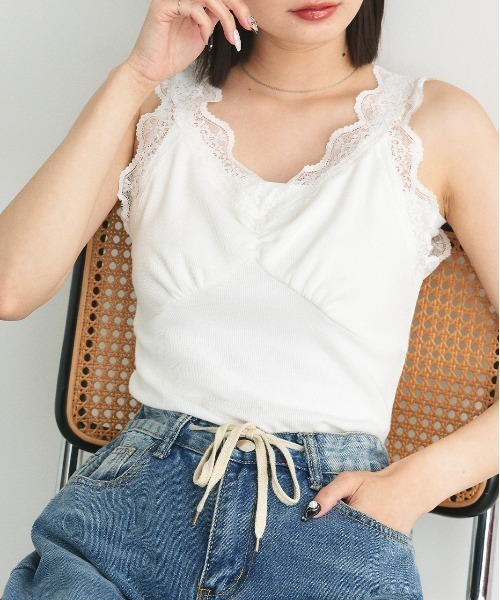 ad thie（アドティエ）の「裾メロー・Vネック　レースキャミソール（キャミソール・レディース・カーキ系/モカ/ベージュ/サンドベージュ/ベージュ系/ホワイト/アイボリー/ピンクベージュ/グレイッシュベージュ/ライトブルー/ブラック/グレー系・MEDIUM/LARGE）」の18枚目の写真