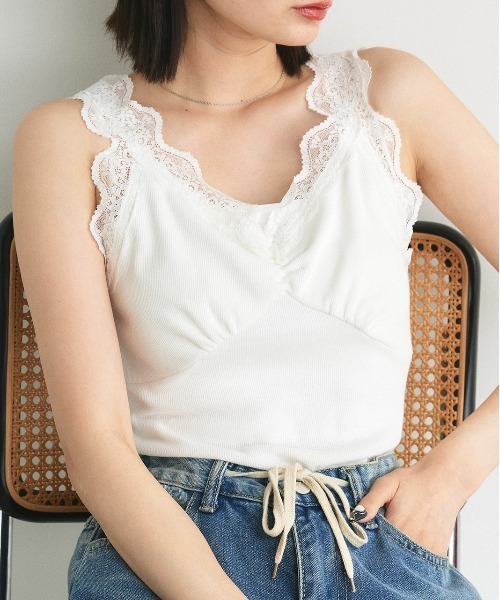 ad thie（アドティエ）の「裾メロー・Vネック　レースキャミソール（キャミソール・レディース・カーキ系/モカ/ベージュ/サンドベージュ/ベージュ系/ホワイト/アイボリー/ピンクベージュ/グレイッシュベージュ/ライトブルー/ブラック/グレー系・MEDIUM/LARGE）」の19枚目の写真