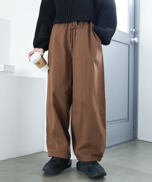 andme(アンドミー)の「ツイルオーバーサイズコクーンパンツ(その他パンツ・レディース・ブラック/ブラウン/アイボリー・M)」の19枚目の写真