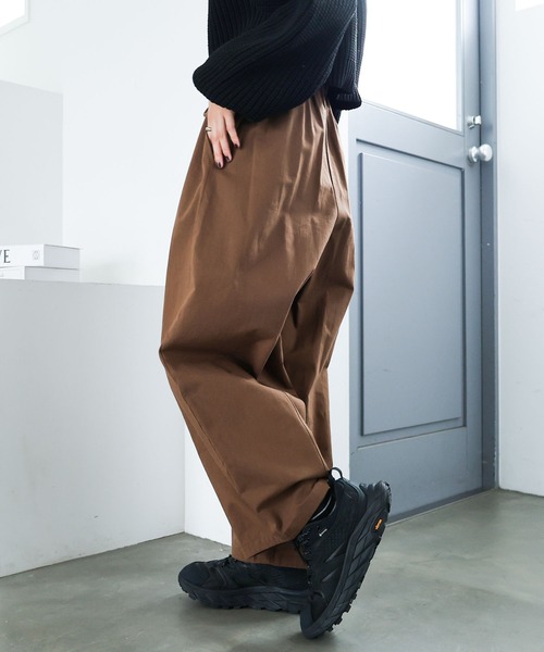 andme(アンドミー)の「ツイルオーバーサイズコクーンパンツ(その他パンツ・レディース・ブラック/ブラウン/アイボリー・M)」の20枚目の写真