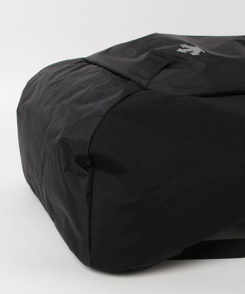 DESCENTE(デサント)の「アウトドアバッグパックM 容量:約18L(バックパック/リュック・メンズ・ブラック・F)」の9枚目の写真
