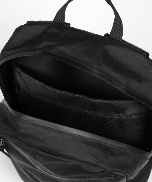 DESCENTE(デサント)の「アウトドアバッグパックM 容量:約18L(バックパック/リュック・メンズ・ブラック・F)」の5枚目の写真