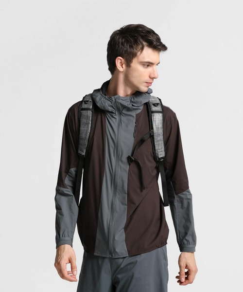 DESCENTE(デサント)の「アウトドアバッグパックM 容量:約18L(バックパック/リュック・メンズ・ブラック・F)」の6枚目の写真