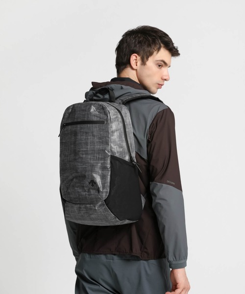 DESCENTE（デサント）の「アウトドアバッグパックM 容量：約18L