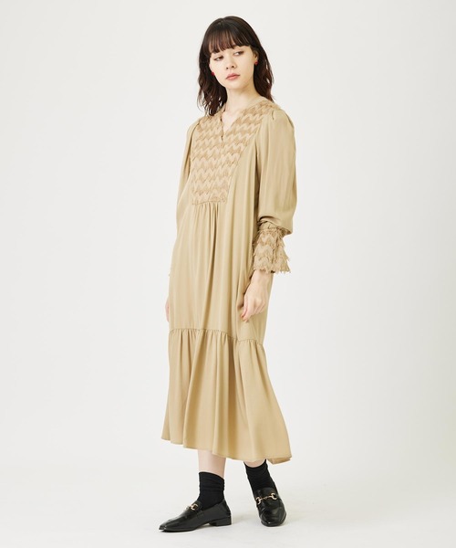 MILKFED.(ミルクフェド)の「FRINGE PANELED DRESS(ワンピース・レディース・ブラック/ベージュ・ONE SIZE)」の16枚目の写真