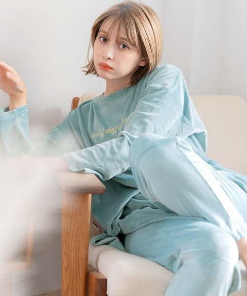 Dita(ディータ)の「パールシャギーセットアップ(ルームウェア/パジャマ・レディース・アクア/シャンパン/ネイビー/ブラック/チャコールグレー/ピンクベージュ/ブラック系その他/ミント/ラベンダー・FREE)」の6枚目の写真