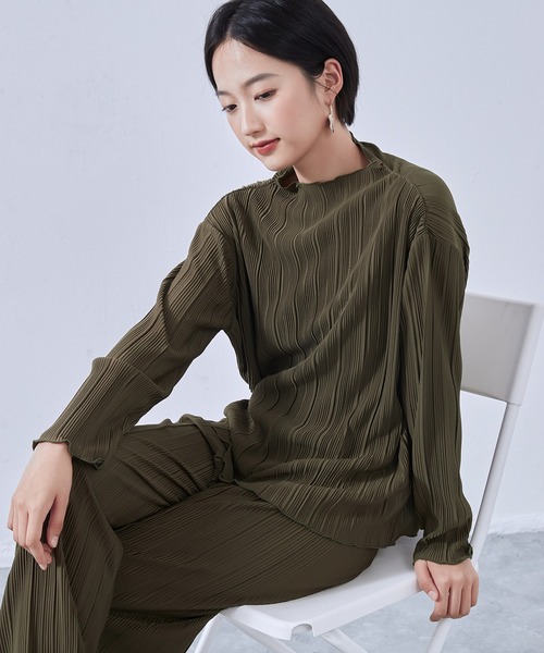 On One's Own（オンワンズオン）の「On One's Own プリーツ加工ボートネックカットソー長袖プルオーバー セットアップ可（Tシャツ/カットソー・レディース・ブラック/ネイビー/オリーブ・FREE）」の3枚目の写真