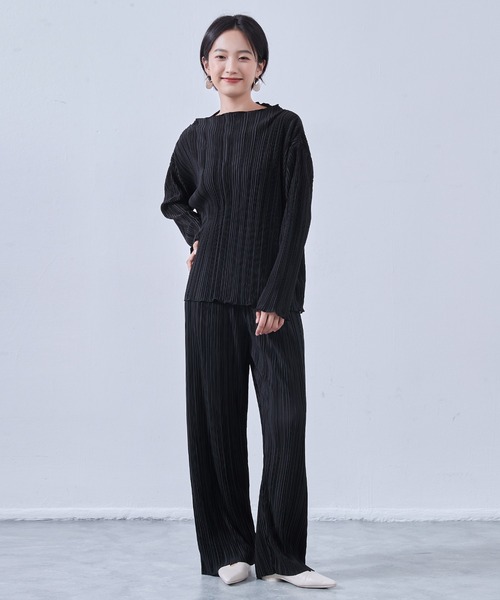 On One's Own（オンワンズオン）の「On One's Own プリーツ加工ボートネックカットソー長袖プルオーバー セットアップ可（Tシャツ/カットソー・レディース・ブラック/ネイビー/オリーブ・FREE）」の6枚目の写真