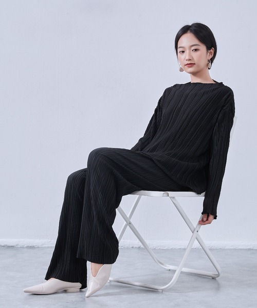 On One's Own（オンワンズオン）の「On One's Own プリーツ加工ボートネックカットソー長袖プルオーバー セットアップ可（Tシャツ/カットソー・レディース・ブラック/ネイビー/オリーブ・FREE）」の13枚目の写真
