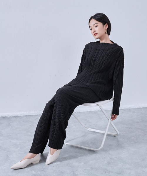 On One's Own（オンワンズオン）の「On One's Own プリーツ加工ボートネックカットソー長袖プルオーバー セットアップ可（Tシャツ/カットソー・レディース・ブラック/ネイビー/オリーブ・FREE）」の14枚目の写真