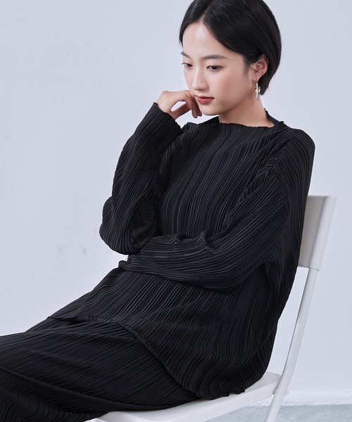 On One's Own（オンワンズオン）の「On One's Own プリーツ加工ボートネックカットソー長袖プルオーバー セットアップ可（Tシャツ/カットソー・レディース・ブラック/ネイビー/オリーブ・FREE）」の12枚目の写真