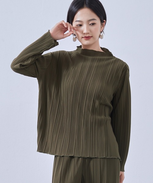 On One's Own（オンワンズオン）の「On One's Own プリーツ加工ボートネックカットソー長袖プルオーバー セットアップ可（Tシャツ/カットソー・レディース・ブラック/ネイビー/オリーブ・FREE）」の15枚目の写真