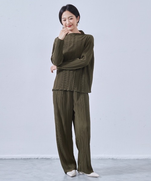 On One's Own（オンワンズオン）の「On One's Own プリーツ加工ボートネックカットソー長袖プルオーバー セットアップ可（Tシャツ/カットソー・レディース・ブラック/ネイビー/オリーブ・FREE）」の20枚目の写真