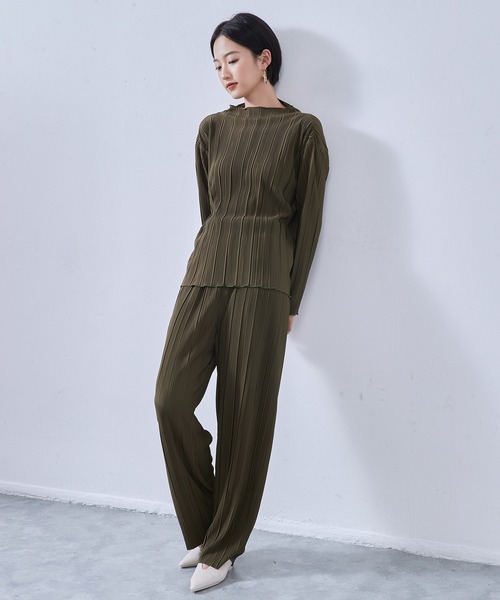 On One's Own（オンワンズオン）の「On One's Own プリーツ加工ボートネックカットソー長袖プルオーバー セットアップ可（Tシャツ/カットソー・レディース・ブラック/ネイビー/オリーブ・FREE）」の19枚目の写真