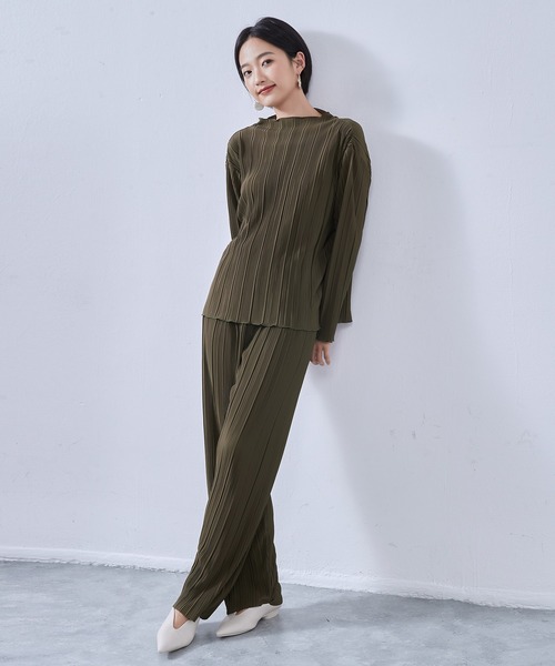 On One's Own（オンワンズオン）の「On One's Own プリーツ加工ボートネックカットソー長袖プルオーバー セットアップ可（Tシャツ/カットソー・レディース・ブラック/ネイビー/オリーブ・FREE）」の18枚目の写真