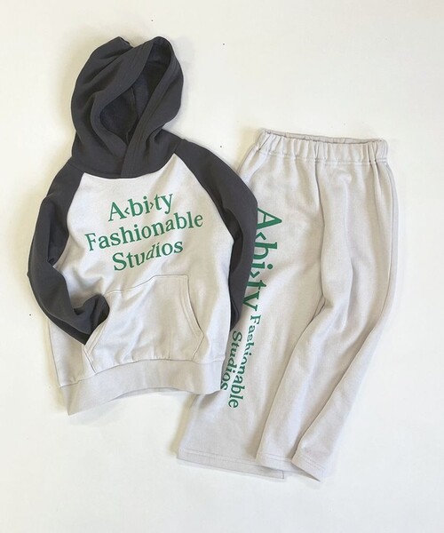 aBity select（アビティセレクト）の「フロントポケット ロゴプリント ラグランフーディセットアップ（スウェット・キッズ・チャコールグレー/ダークブラウン・90/110/100/120）」の2枚目の写真