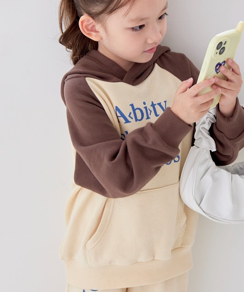 aBity select（アビティセレクト）の「フロントポケット ロゴプリント ラグランフーディセットアップ（スウェット・キッズ・チャコールグレー/ダークブラウン・90/110/100/120）」の6枚目の写真
