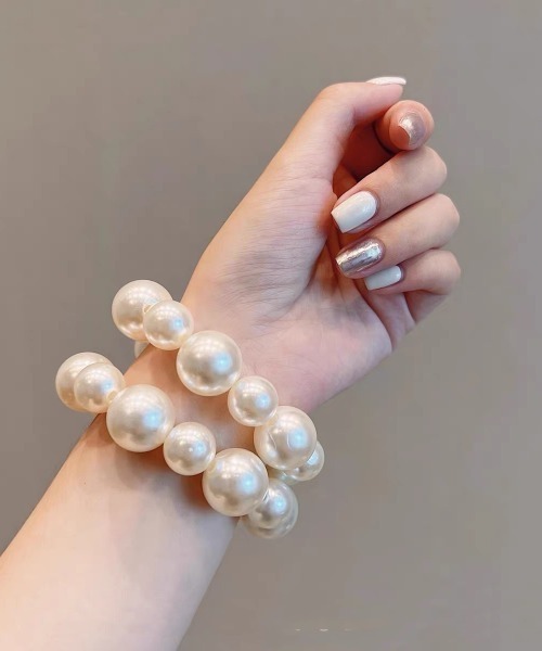 E&C closet…（イーアンドシークローゼット）の「BIGパールヘアゴム（ヘアゴム・レディース・オフホワイト・FREE）」の10枚目の写真