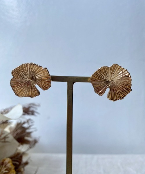 emouv by est(エモーヴバイエスト)の「emouv by est リーフデザインピアス(ピアス(両耳用)・レディース・ゴールド/シルバー・FREE)」の9枚目の写真