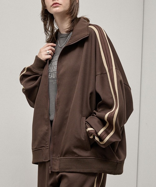 Alfred Alex（アルフレッドアレックス）の「【Alfred Alex】【セットアップ対応】'huge sizing' ダブルフェイスサイドラインオーバーサイズトラックジャケット（ジャージ・メンズ・グレイッシュベージュ/サックスブルー/ブラック/チャコールグレー/ブラック系/ワイン/グレイッシュブルー/ワイン系/キャメル/ブルー系/ダークブラウン/ライトグレー・L/M/S）」の5枚目の写真