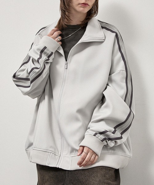 Alfred Alex（アルフレッドアレックス）の「【Alfred Alex】【セットアップ対応】'huge sizing' ダブルフェイスサイドラインオーバーサイズトラックジャケット（ジャージ・メンズ・グレイッシュベージュ/サックスブルー/ブラック/チャコールグレー/ブラック系/ワイン/グレイッシュブルー/ワイン系/キャメル/ブルー系/ダークブラウン/ライトグレー・L/M/S）」の4枚目の写真