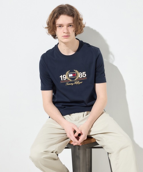 TOMMY HILFIGER(トミーヒルフィガー)の「アイコニックローレルTシャツ(Tシャツ/カットソー・メンズ・ネイビー/ホワイト・LARGE/X-LARGE/SMALL/MEDIUM)」の3枚目の写真