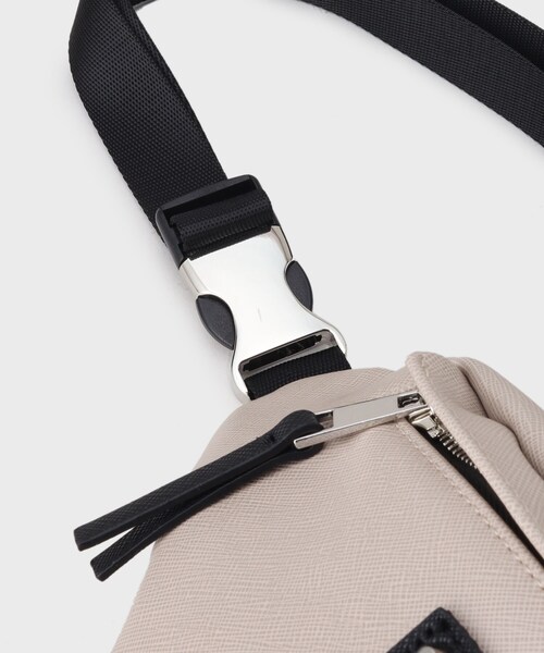 tk.TAKEO KIKUCHI（ティーケータケオキクチ）の「◆レザー調ミニウエストバッグ（ボディバッグ/ウエストポーチ・メンズ・ベージュ系4/ブラック系/ブラック系1/ダークブラウン/ブラック系4/ブラック系5/ブラック・00）」の10枚目の写真