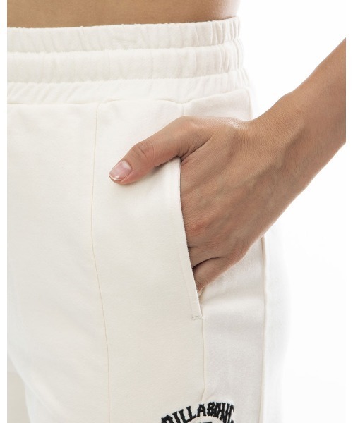 BILLABONG(ビラボン)の「BILLABONG レディース ARCH LOGO SWEAT WALK SHORTS スウェットパンツ 【2024年春夏モデル】/ビラボンウエストゴムショートパンツ(スウェットパンツ・レディース・ブラック/ホワイト/インディゴブルー・LARGE/MEDIUM)」の7枚目の写真