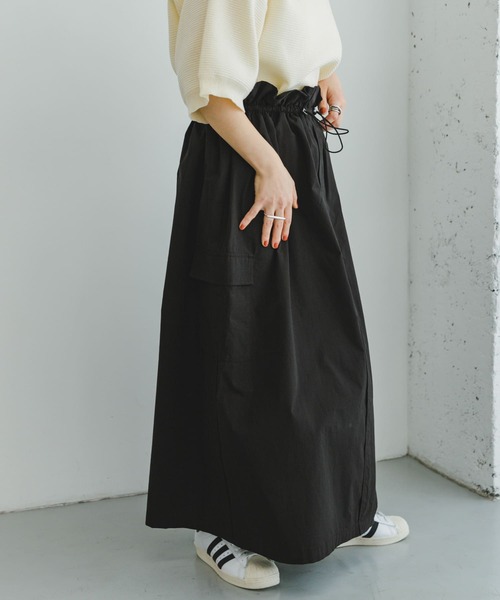 ITEMS URBANRESEARCH（アイテムズ アーバンリサーチ）の「ドロストカーゴスカート（スカート・レディース・ブラック/カーキ・FREE）」の3枚目の写真