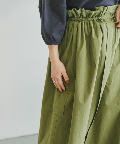ITEMS URBANRESEARCH（アイテムズ アーバンリサーチ）の「ドロストカーゴスカート（スカート・レディース・ブラック/カーキ・FREE）」の8枚目の写真