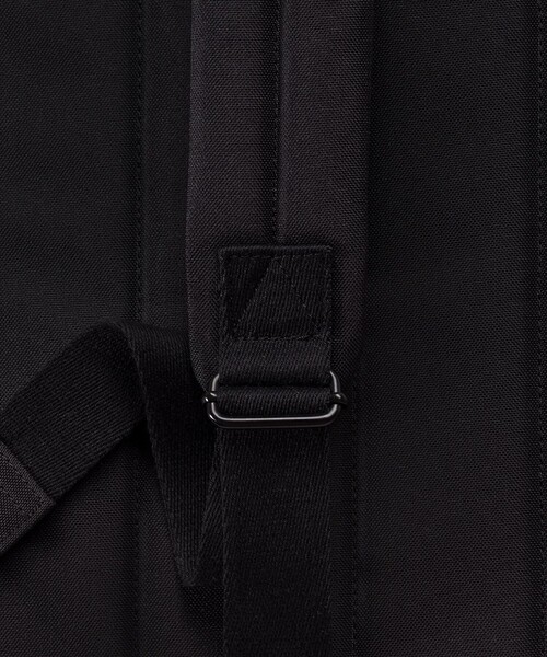 UCON ACROBATICS（ユーコンアクロバティックス）の「【UCON ACROBATICS/ユーコン・アクロバティックス】Jasper Mini Backpack Lotus（バックパック/リュック・メンズ・ダークネイビー/アイボリー/ブラック・FREE）」の8枚目の写真