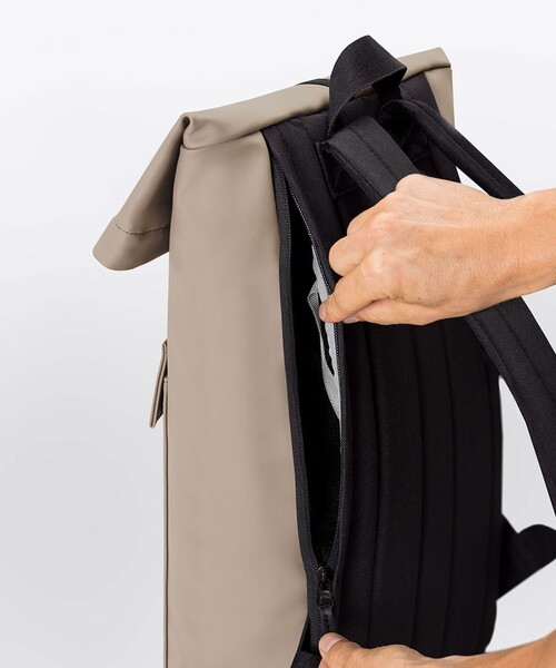 UCON ACROBATICS（ユーコンアクロバティックス）の「【UCON ACROBATICS/ユーコン・アクロバティックス】Jasper Mini Backpack Lotus（バックパック/リュック・メンズ・ダークネイビー/アイボリー/ブラック・FREE）」の9枚目の写真