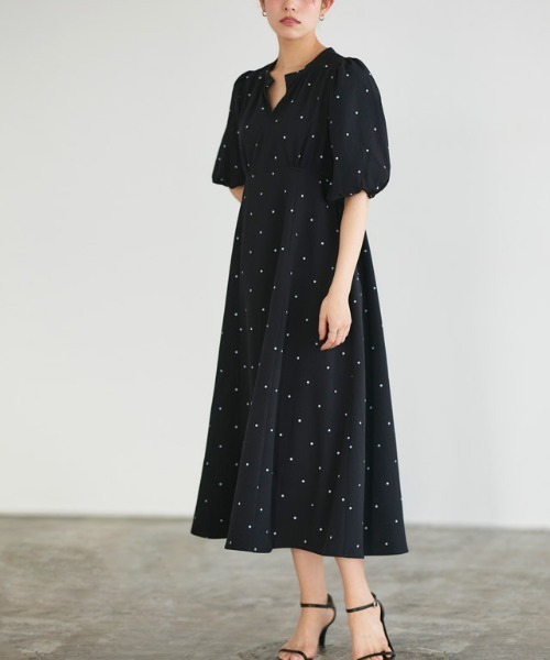 Pierrot（ピエロ）の「リップルドットフレアワンピース（ワンピース・レディース・ブラック/オフホワイト・PM/M/L）」の2枚目の写真